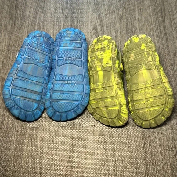 Kids Green Gator and Blue Shark Clogs - Kids Size 11 - Picture 7 of 7